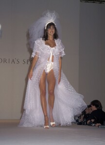 StephanieSeymour_Victoria'sSecret1996_15.jpg