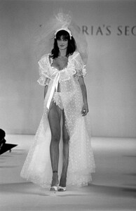StephanieSeymour_Victoria'sSecret1996_22.jpg