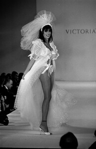StephanieSeymour_Victoria'sSecret1996_24.jpg