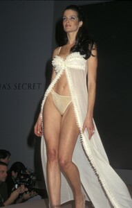 StephanieSeymour_Victoria'sSecret1997_02.jpg