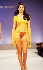 StephanieSeymour_Victoria'sSecret1997_04.jpg
