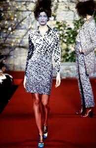 StephanieSeymour_VivienneWestwoodRedLabelFW1999_02.jpg