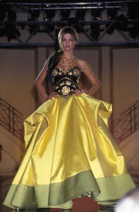 SthephanieSeymour_AtelierVersaceFW1992_09.jpg