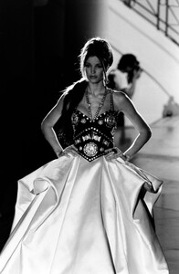 SthephanieSeymour_AtelierVersaceFW1992_11.jpg
