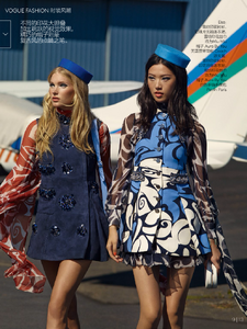 Tian-Yi-and-Elsa-Hosk-Up-In-the-Air-for-Vogue-China-January-2015-9.jpg