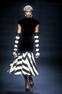 Valentino 1992 Haute Couture 58.jpg