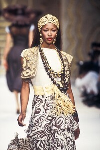 Valentino 1993 Women RTW 10.jpg