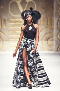 Valentino 1993 Women RTW 25.jpg