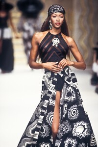 Valentino 1993 Women RTW 26.jpg