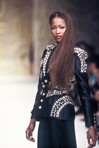 Valentino 1993 Women RTW 47.jpg