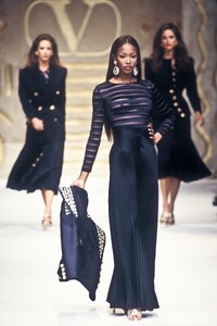 Valentino 1993 Women RTW 48.jpg