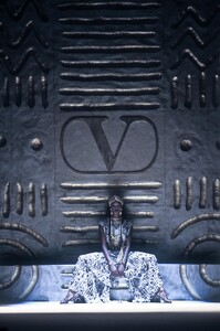 Valentino 1993 Women RTW 5.jpg