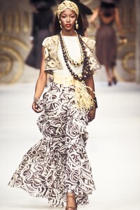 Valentino 1993 Women RTW 7.jpg