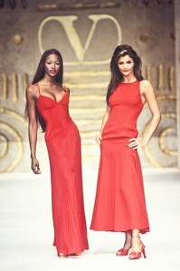 Valentino 1993 Women RTW 81.jpg