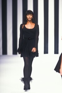 Valentino 1994 Women RTW 57.jpg