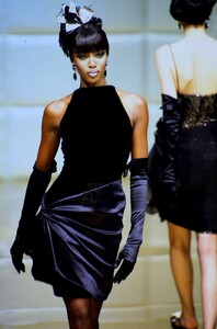 Valentino 1995 Haute Couture 126.jpg