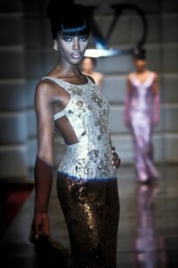 Valentino 1995 Haute Couture 138.jpg