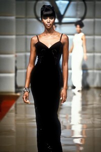 Valentino 1995 Haute Couture 145.jpg
