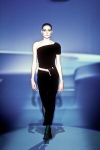 Valentino 1996 Women RTW 248.jpg
