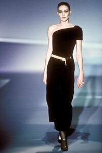 Valentino 1996 Women RTW 254.jpg