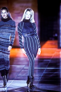 Versace 1993 Women RTW 70.jpg