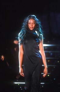 Versace 1998 Women RTW 2.jpg