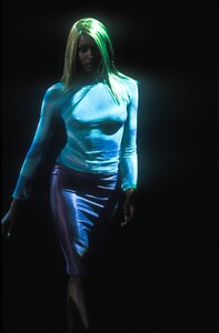 Versace 1999 Women RTW 154.jpg