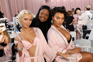 Victorias-Secret-2025-Fashion-Show-Iris-Law-Paloma-Elsesser-and-Pat-McGrath-Backstage.jpg