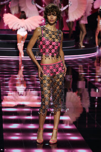 Victorias-Secret-2025-Fashion-Show-Runway-BOMBSHELL-MATHILDA-GVARLIANI.jpg