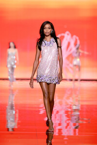 Victorias-Secret-2025-Fashion-Show-Runway-MAGIC-HOUR-BLESNYA-MINHER.jpg