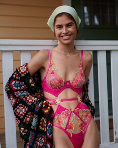 Victoria's Secret - Instagram [2022.07.29] 2.jpg