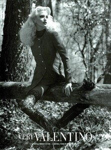 Vogue Italia September 1994 009.jpg