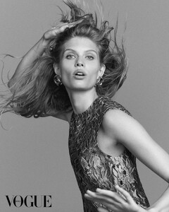 Vogue Korea November 2025_10.jpg