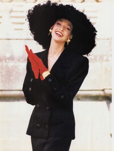 VogueParisAugust1991_062.jpg