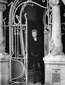 VogueParisAugust1991_116.jpg