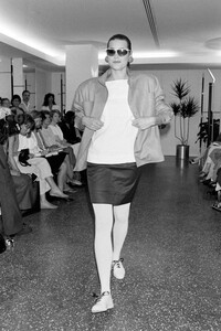 YasminLeBon_KLbyKarlLagerfeld_Resort1985_09.jpg