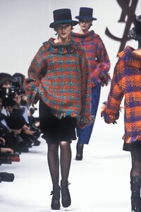 Yves Saint Laurent 1993 Women RTW 25.jpg