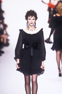 Yves Saint Laurent 1994 FW 33.jpg