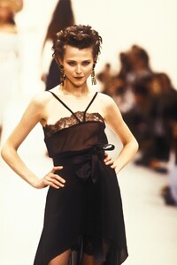 Yves Saint Laurent 1994 Women RTW 201.jpg