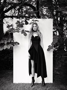 anna-ewers-by-patrick-demarchelier-for-vogue-china-august-2015-6.jpg