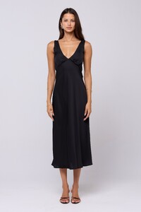charlie-dress-in-black-3946315.jpg