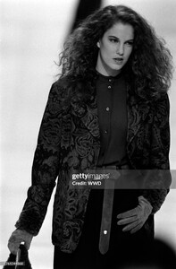 cindyLewis f90emporioArg-.jpg