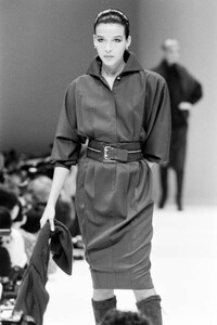 dalma-Versace Fall 1985 RTW-Milan (2).jpg