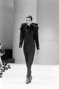 dalma-Versace Fall 1985 RTW-Milan (4).jpg