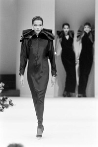 dalma-Versace Fall 1985 RTW-Milan.jpg