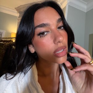 dualipa_1760788153_3746084999247306158_12331195.jpg
