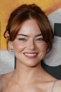 emma-stone-bugonia-premiere-in-new-york-city-018.jpg