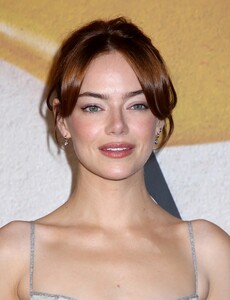 emma-stone-bugonia-premiere-in-new-york-city-023.jpg