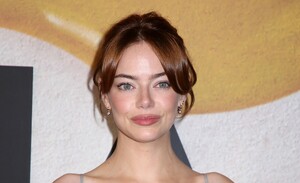 emma-stone-bugonia-premiere-in-new-york-city-025.jpg