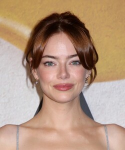 emma-stone-bugonia-premiere-in-new-york-city-029.jpg
